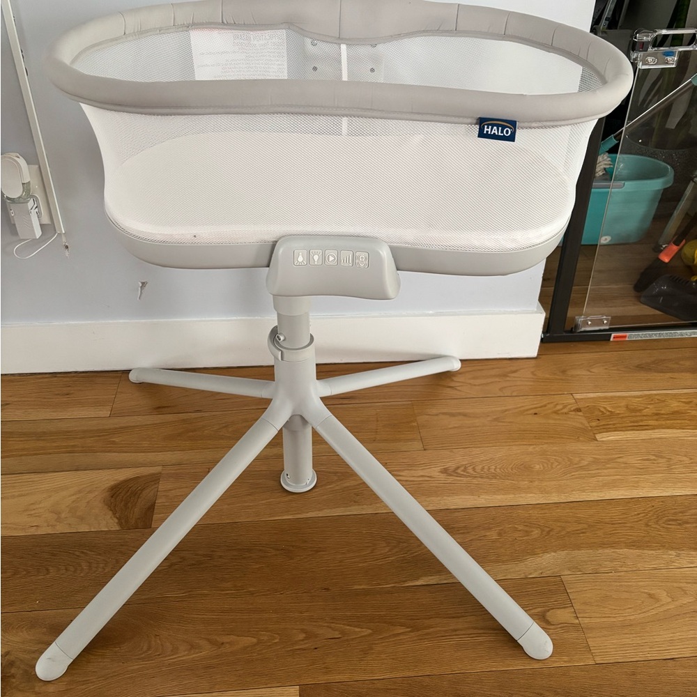 Halo BassiNest Swivel Sleeper 3.0